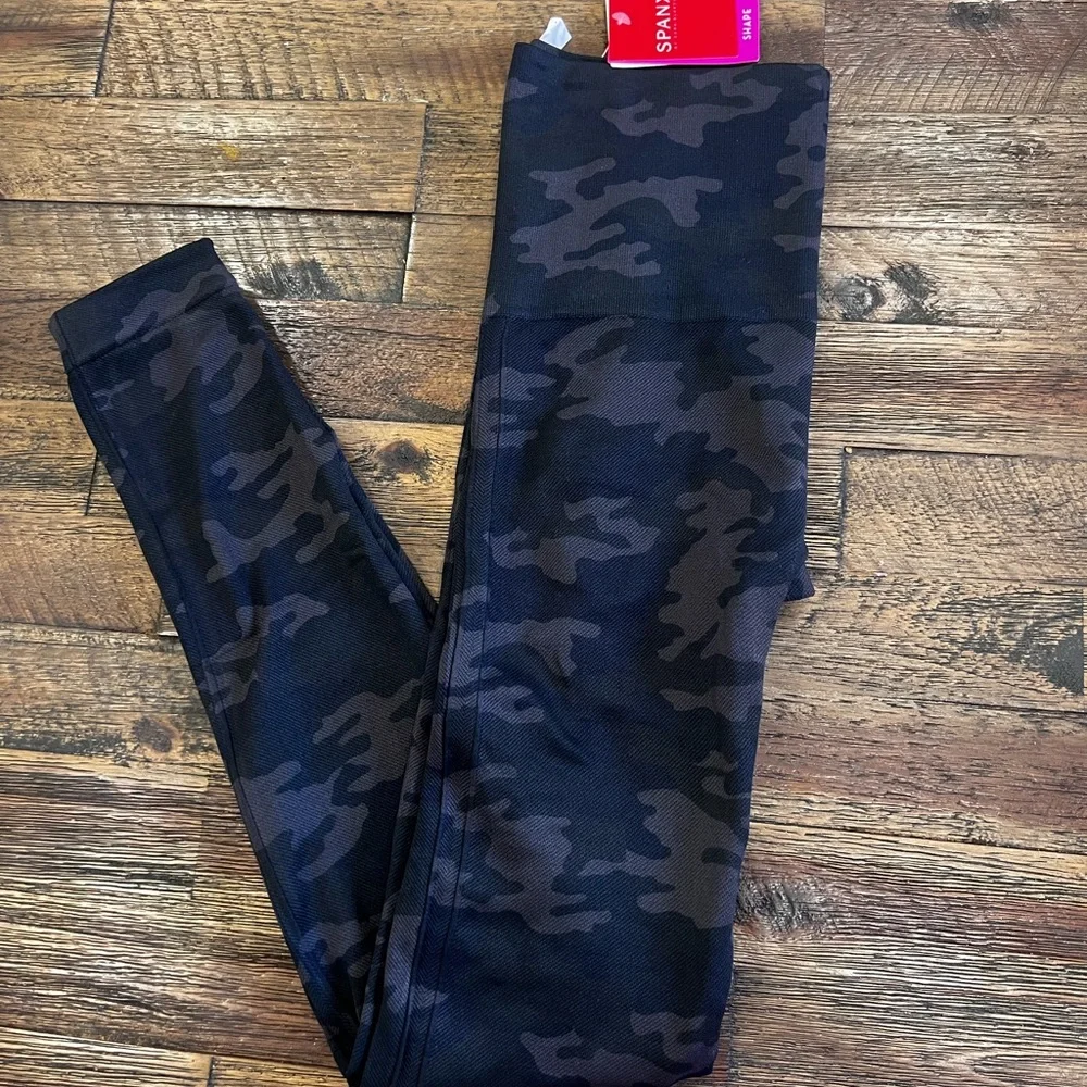 Spanx Seamless Shaping Leggings Black Camo - Picture 1 of 3